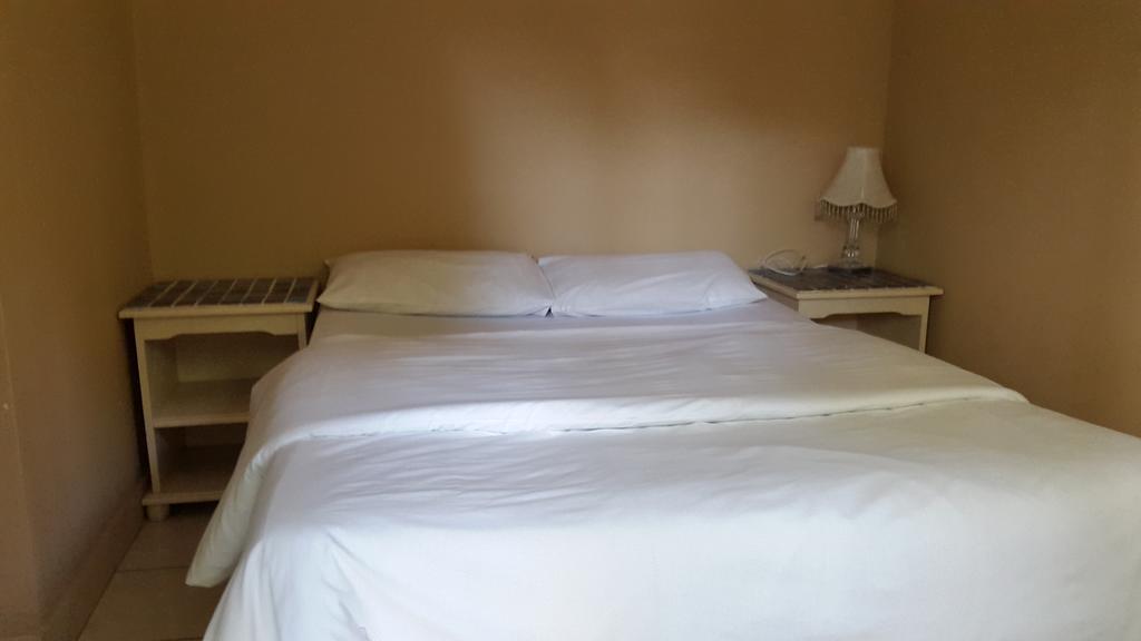 Accoustix Backpackers Hostel ヨハネスブルグ エクステリア 写真